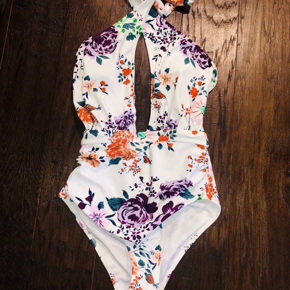 LAST ONE SZ SMALL!!! NWT ROSE GARDEN WRAP - Picture 4 of 6